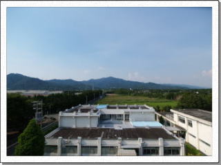 本宮山を望む